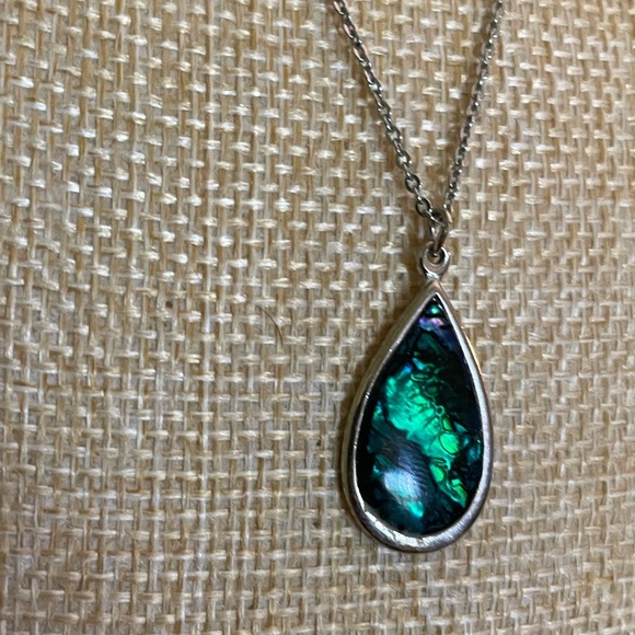 Elegant Silver and Iridescent Green Teardrop Pendant Necklace - Picture 6 of 9